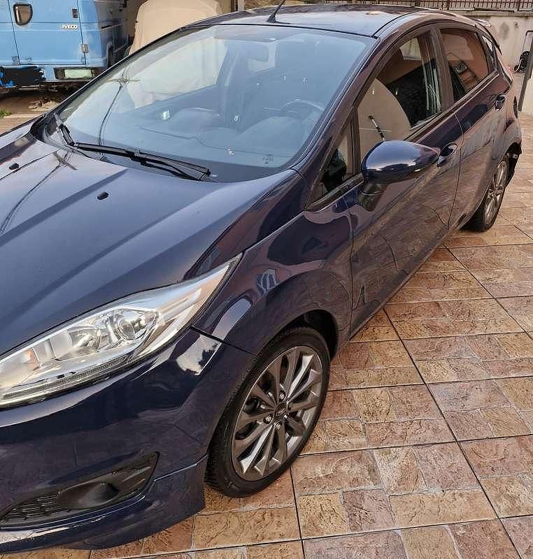 Usado Ford Fiesta 92 HP (67 kW) 2013 Azul Sedan