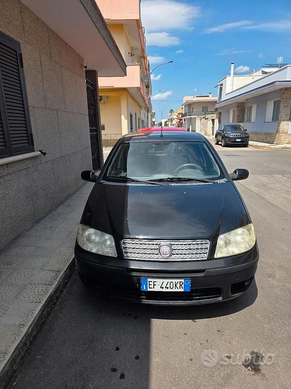 Usata Fiat Punto 77 CV (56 kW) 2010 Nero Utilitaria