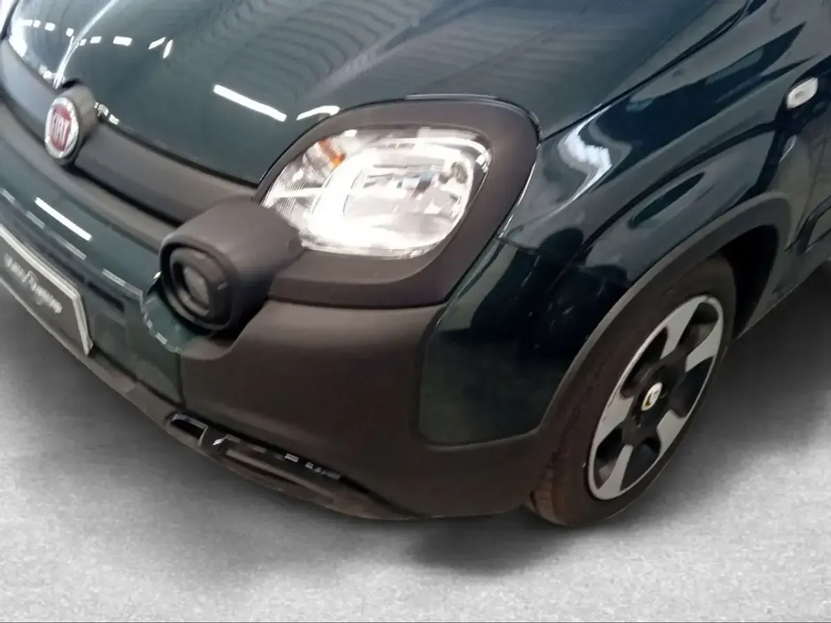 Usata Fiat Panda Cross Cross 69 CV (50 kW) 2025 Verde foresta (metallizzato) Utilitaria