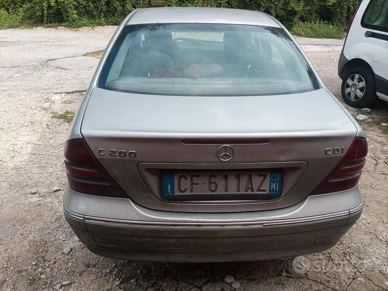 Usata Mercedes C200 Elegance 122 CV (89 kW) 2003 Grigio Berlina