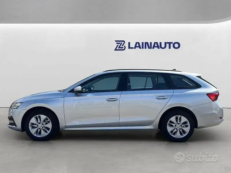 Begagnad Skoda Octavia Ambition 116 HK (85 kW) 2023 Silver Kombi