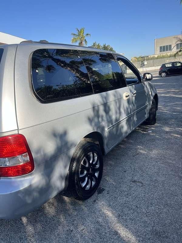 Usata Kia Carnival EX 145 CV (106 kW) 2004 Grigio Monovolume