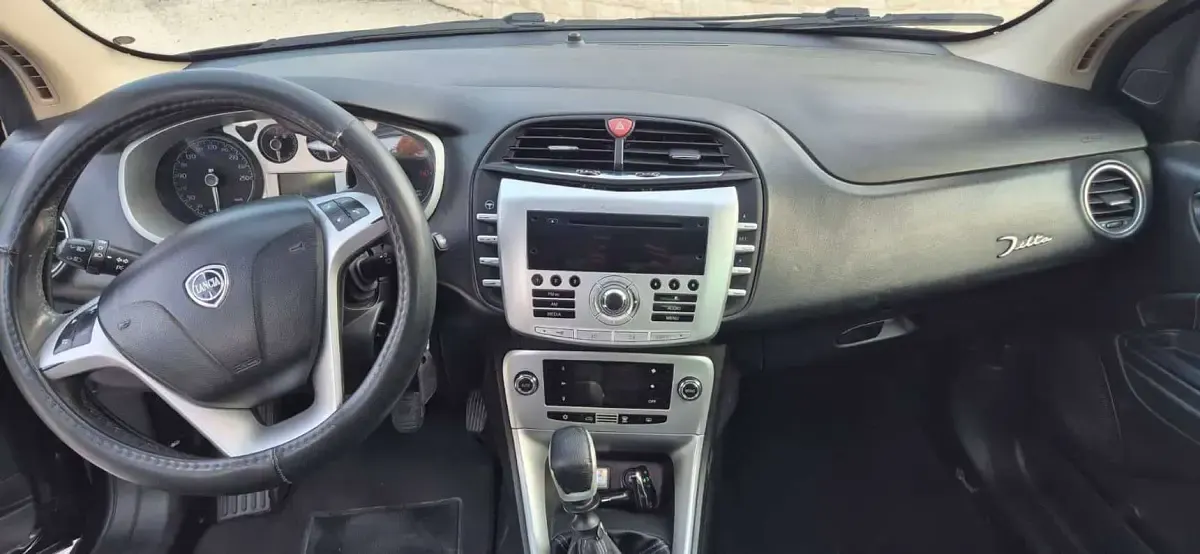 Usata Lancia Delta Platinum 165 CV (121 kW) 2009 Nero Utilitaria