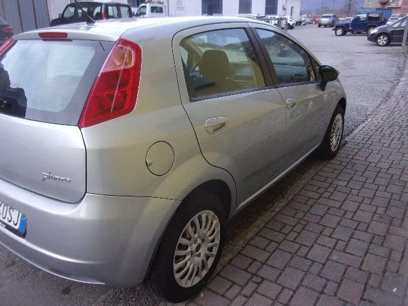 Usata Fiat Grande Punto Dynamic 77 CV (56 kW) 2009 Argento Utilitaria