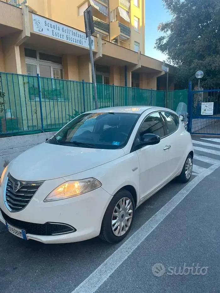Usata Lancia Ypsilon 69 CV (50 kW) 2012 Bianco Utilitaria