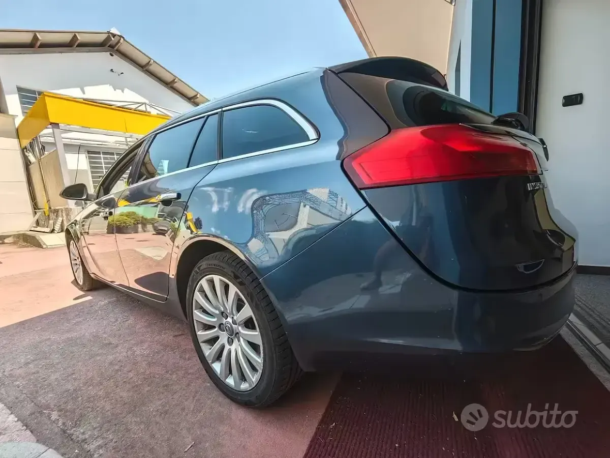 Usata Opel Insignia Cosmo 160 CV (117 kW) 2011 Bluazzurro Station wagon