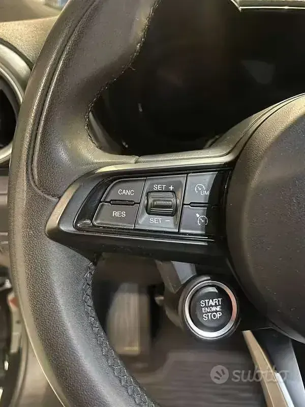 Usado Alfa Romeo Tonale Sprint 131 CV (96 kW) 2023 Negro SUV
