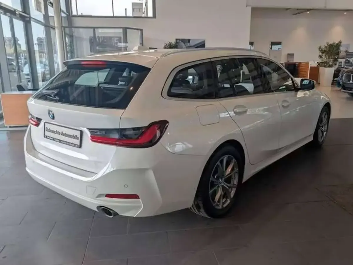 Usata BMW 318 150 CV (110 kW) 2023 Bianco Station wagon