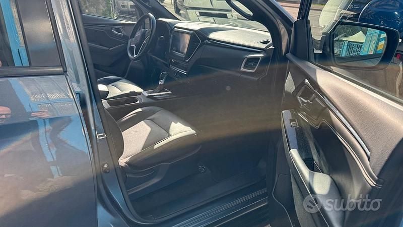 Usata Isuzu D-Max 163 CV (119 kW) 2022 Grigio Pick-up