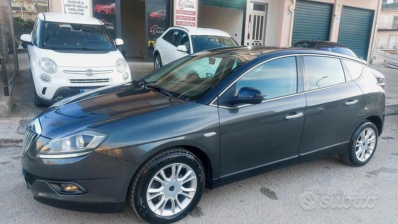 Begagnad Lancia Delta 120 HK (88 kW) 2010 Grå Halvkombi