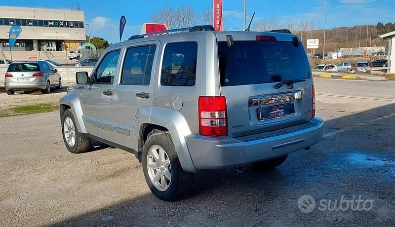 Usata Jeep Cherokee Limited 177 CV (130 kW) 2009 Grigio SUV