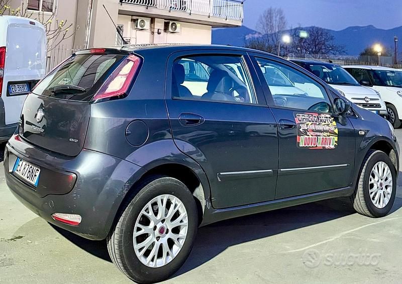 Usata Fiat Grande Punto 77 CV (56 kW) 2010 Grigio Utilitaria