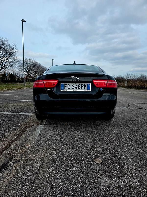Usata Jaguar XE Prestige 163 CV (119 kW) 2016 Nero Berlina