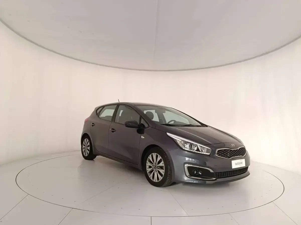 Usata Kia Ceed 90 CV (66 kW) 2018 Grigio argento Utilitaria