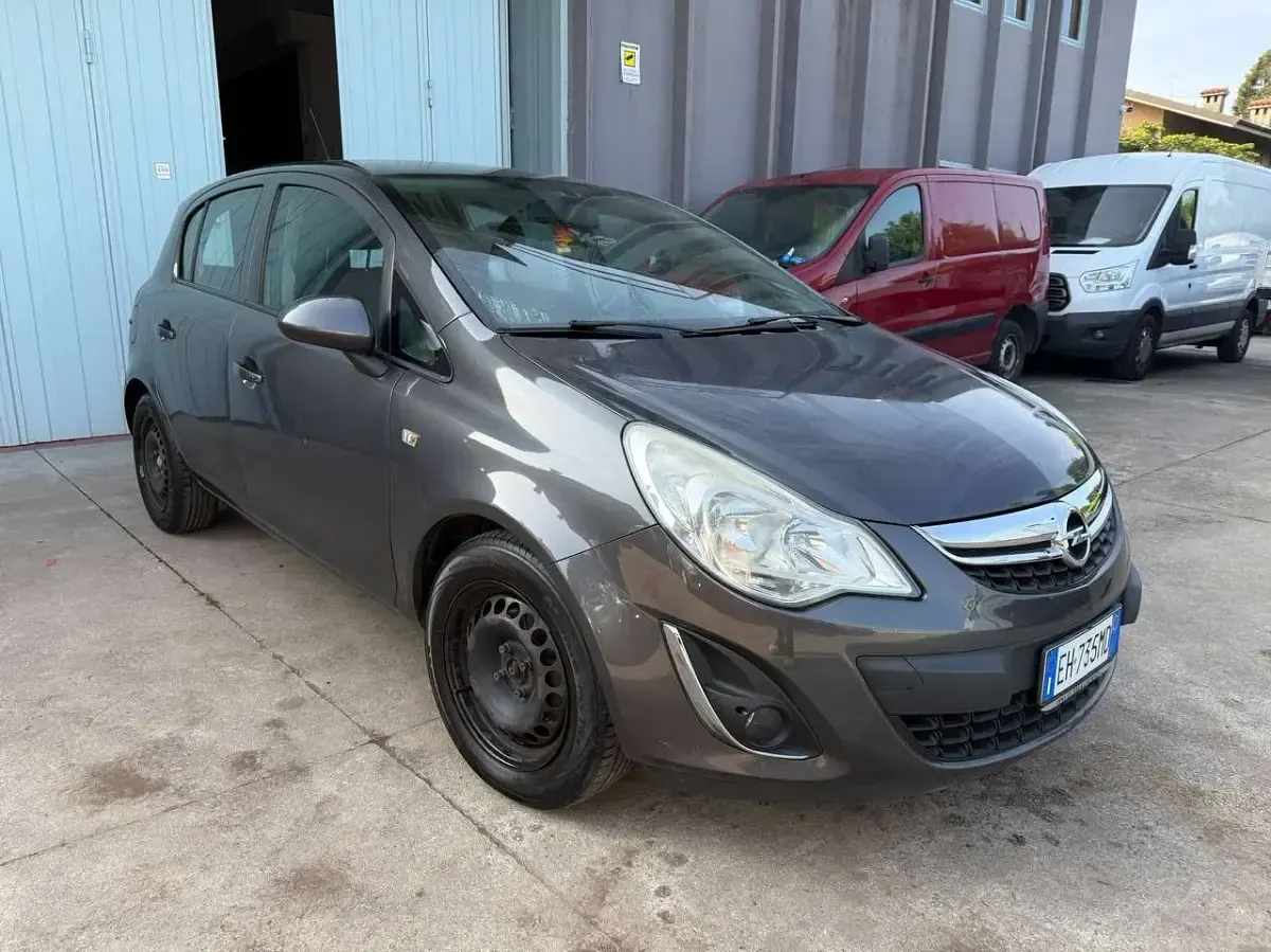 Usata Opel Corsa 75 CV (55 kW) 2011 Grigio Utilitaria