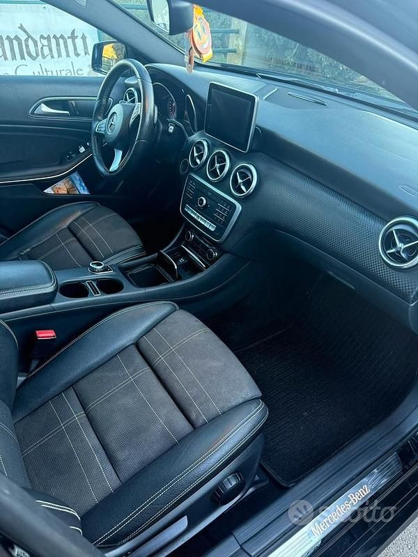 Usata Mercedes A200 137 CV (100 kW) 2015 Nero Berlina