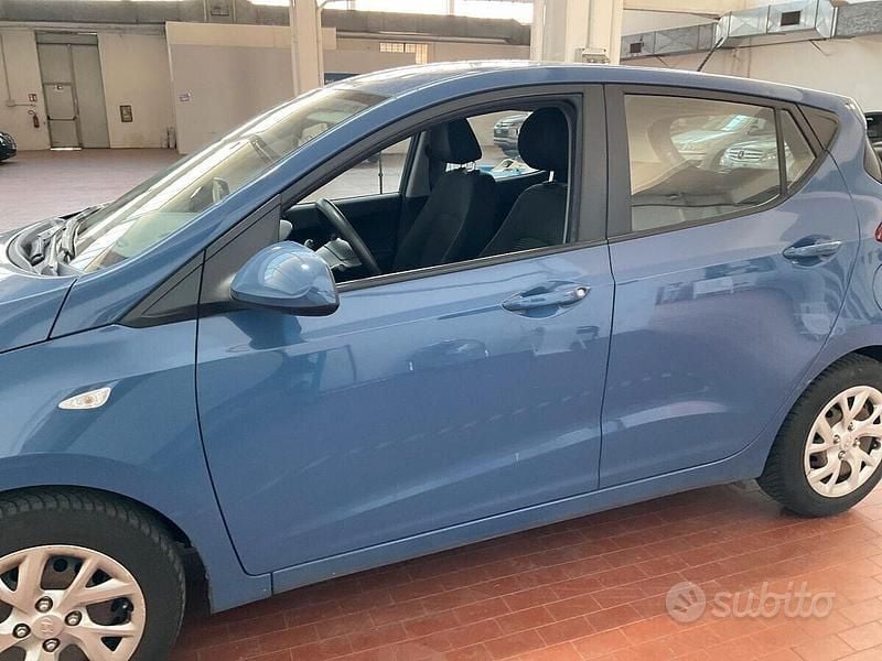 Usata Hyundai i10 Style 66 CV (48 kW) 2017 Blu Utilitaria