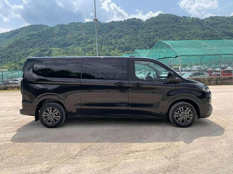 Usata Ford Tourneo Titanium 136 CV (100 kW) 2024 Nero Monovolume