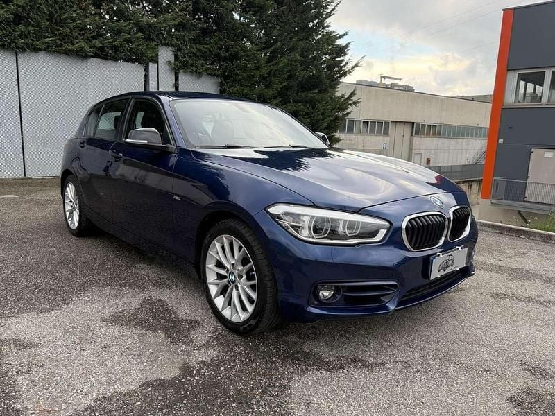 Usata BMW 120 Sport Line 190 CV (139 kW) 2018 Blu/azzurro Utilitaria