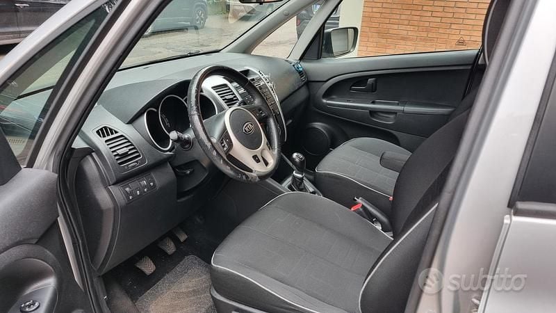 Usata Kia Venga Active 90 CV (66 kW) 2012 Grigio Utilitaria