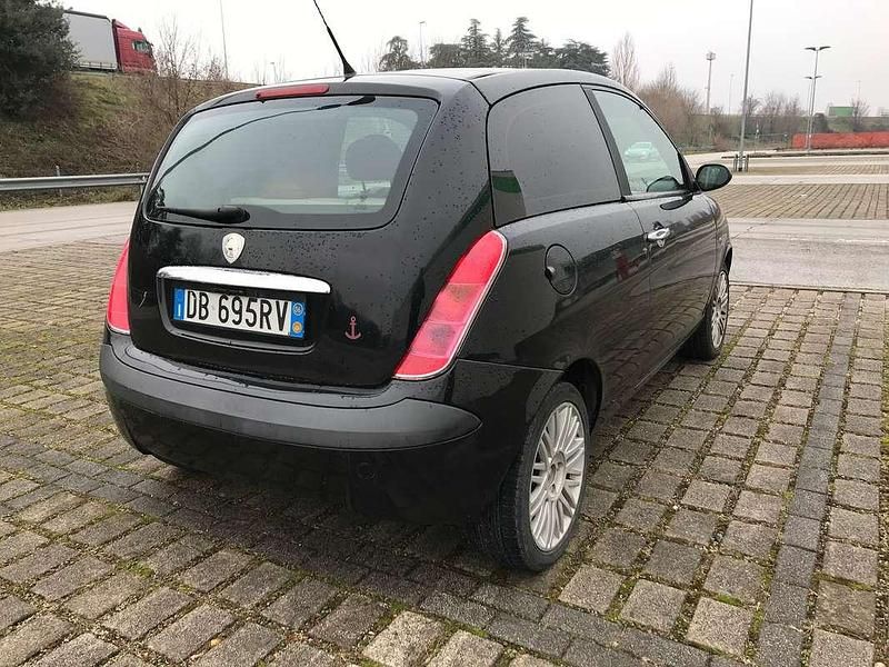 Usata Lancia Ypsilon 69 CV (50 kW) 2006 Nero Utilitaria