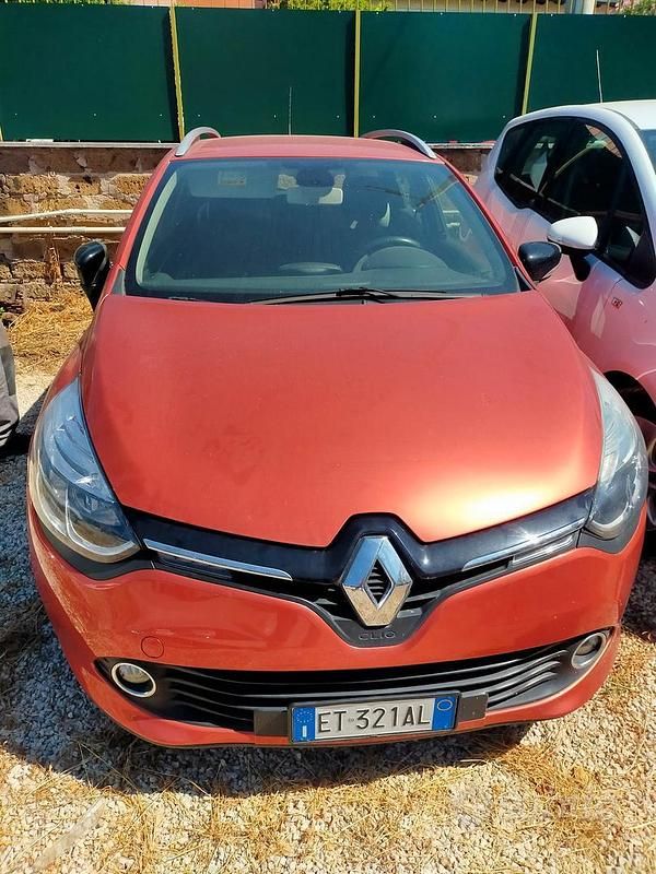 Rosso Usata 2013 Renault Clio IV Due volumi | 5000 € (Super prezzo) - Immagine 1/4
