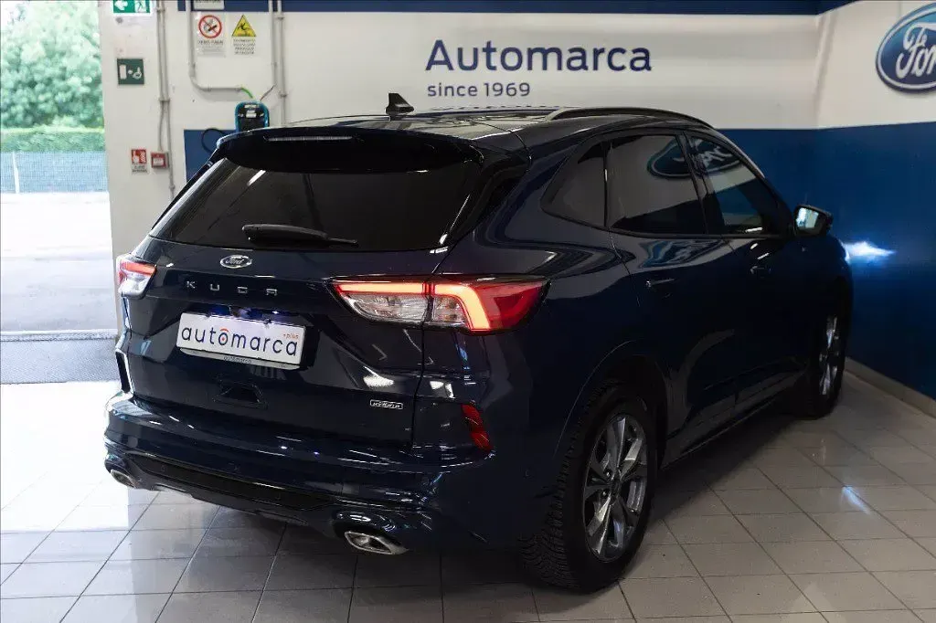 Usata Ford Kuga ST-Line 225 CV (165 kW) 2023 Blazer blue SUV