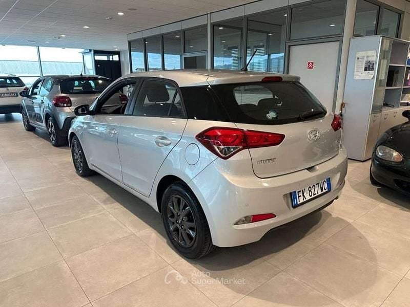Usata Hyundai i20 Style 75 CV (55 kW) 2017 Grigio Berlina