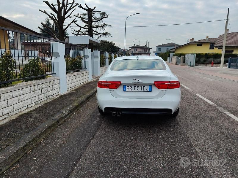 Usata Jaguar XE Prestige 180 CV (132 kW) 2017 Bianco Berlina