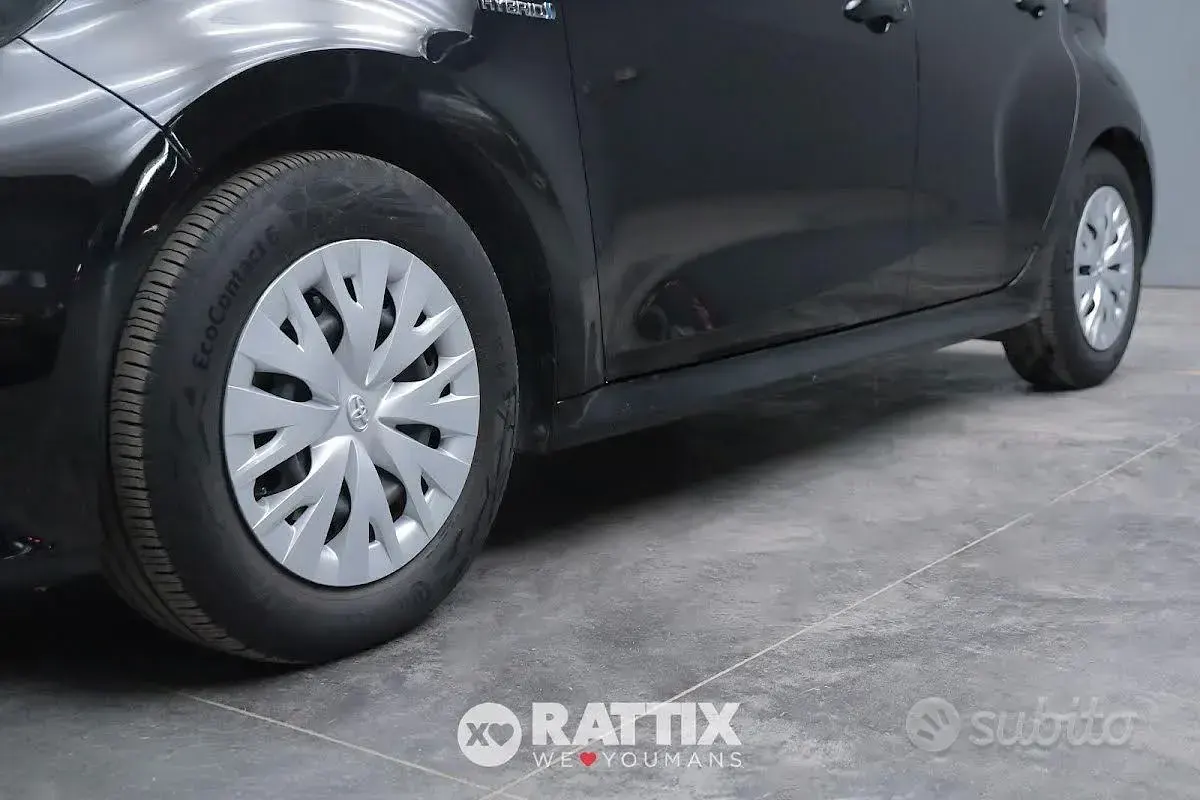 Usata Toyota Yaris Hybrid Business Edition 92 CV (67 kW) 2021 Nero Berlina