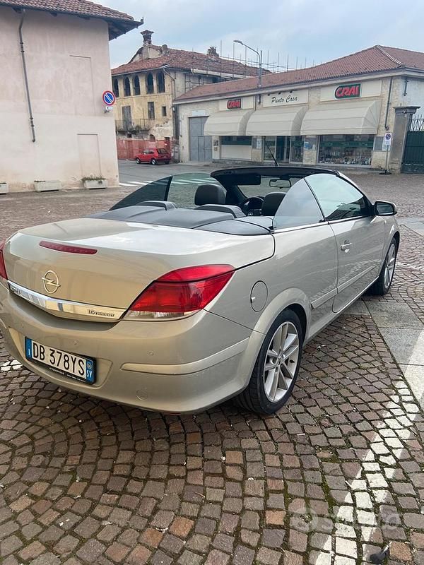 Usata Opel Astra Cabriolet 105 CV (77 kW) 2006 Grigio Cabrio
