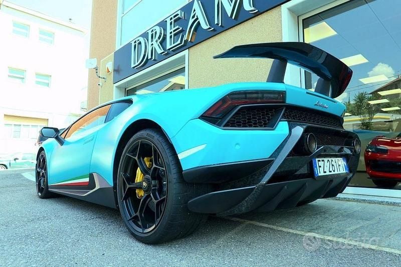 Usata Lamborghini Huracán 640 CV (470 kW) 2018 Azzurro pastello Coupé