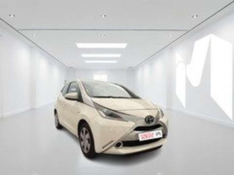 Usata Toyota Aygo X-wave 69 CV (50 kW) 2016 Bianco Utilitaria