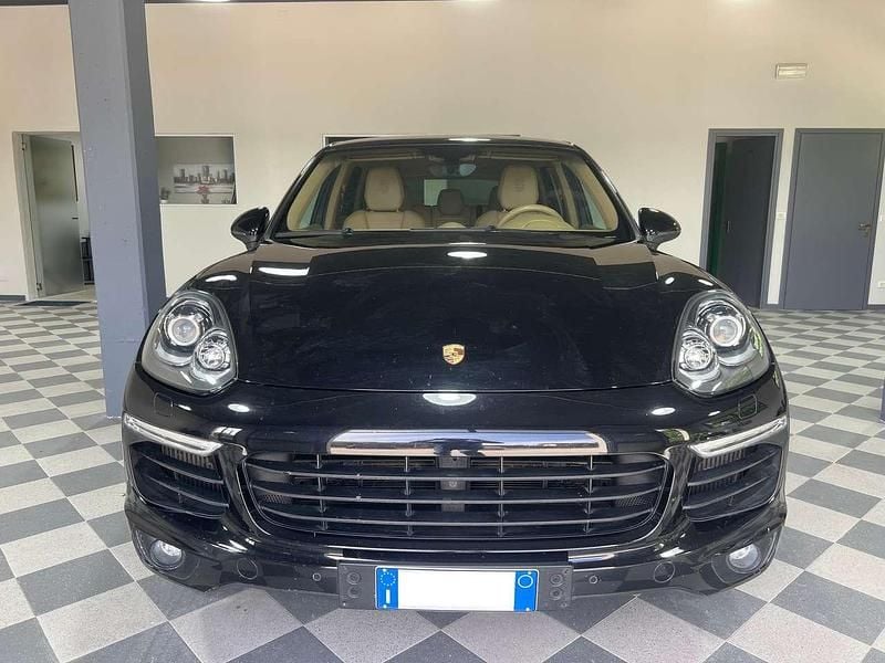 Usata Porsche Cayenne Platinum Edition 262 CV (192 kW) 2017 Nero metallizzato SUV