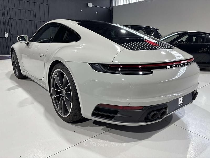 Usata Porsche 911 Carrera 4 385 CV (283 kW) 2021 Grigio Coupé