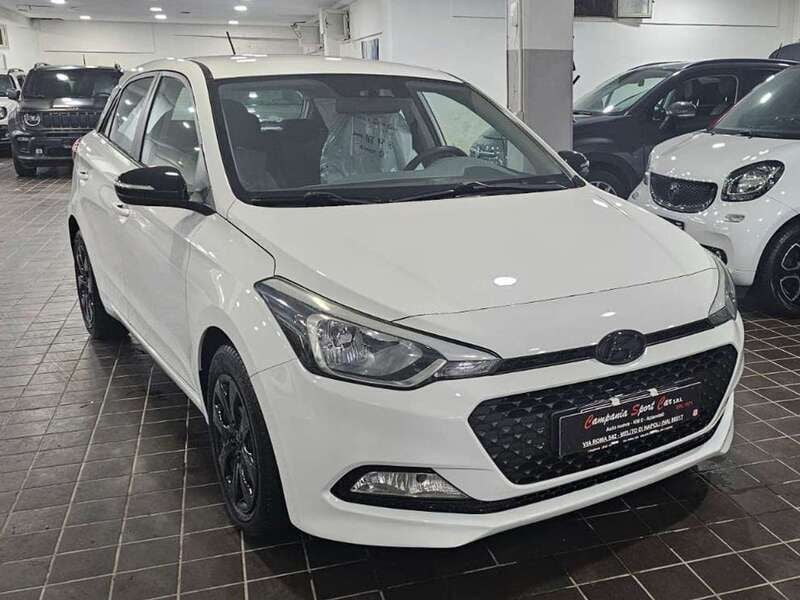 Usata Hyundai i20 75 CV (55 kW) 2016 Alpine white Berlina