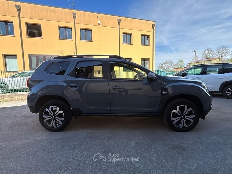 Usata Dacia Duster Journey 101 CV (74 kW) 2023 Grigio SUV