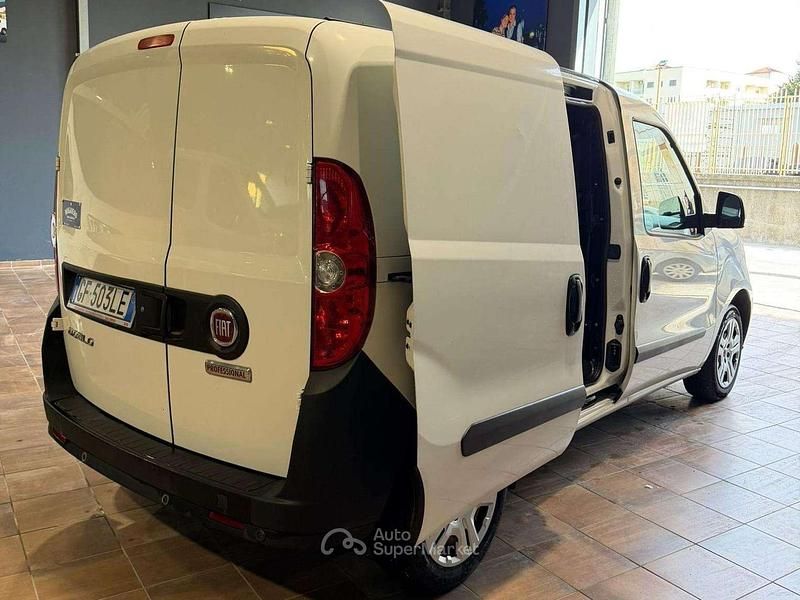 Usado Fiat Doblò 105 HP (77 kW) 2021 Branco Monovolume