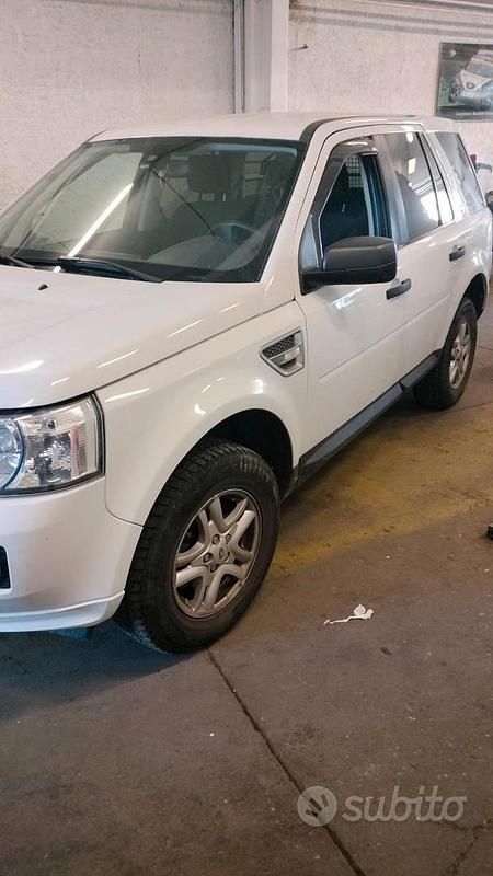 Bianco Usata 2012 Land Rover Freelander 2 SUV | 7500 € (Cara) - Immagine 1/4