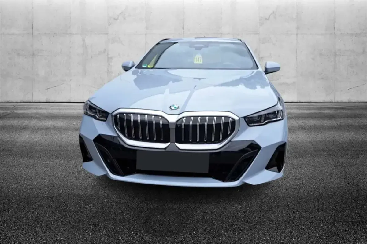 Usata BMW 520 M Sport 197 CV (144 kW) 2024 Grigio Station wagon