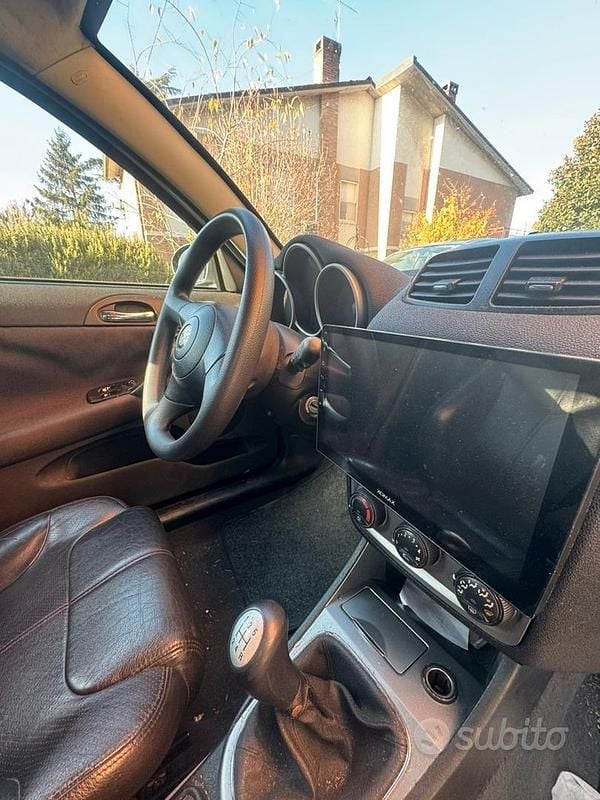 Grigio Usata 2001 Alfa Romeo 147 Utilitaria | 1000 € (Ottimo prezzo) - Immagine 1/4