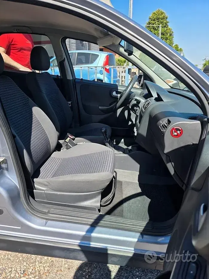 Usata Opel Corsa 75 CV (55 kW) 2002 Grigio Utilitaria
