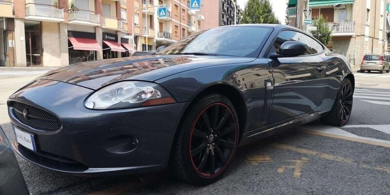 Grigio chiaro Usata 2007 Jaguar XK Coupé | 20.500 € - Immagine 1/4