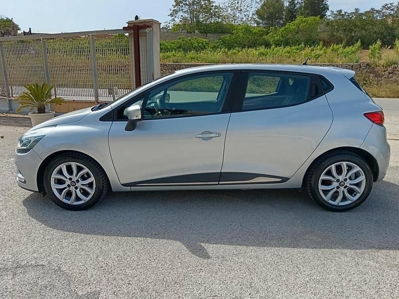 Usata Renault Clio IV Intens 90 CV (66 kW) 2019 Argento Berlina