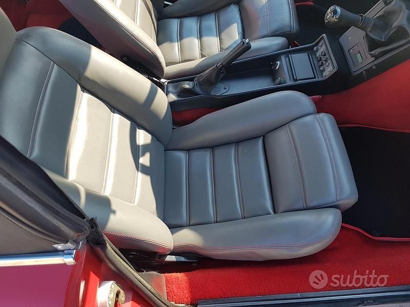 Usata Alfa Romeo 2000 Quadrifoglio 125 CV (91 kW) 1987 Rosso Cabrio