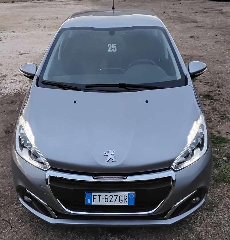 Usata Peugeot 208 Active 102 CV (75 kW) 2019 Grigio Utilitaria