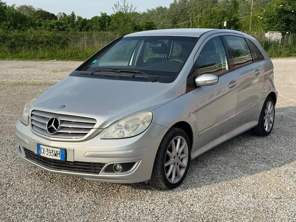 Usata Mercedes B180 109 CV (80 kW) 2006 Grigio Monovolume