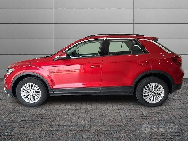 Używany VW T-Roc Life 110 KM (80 kW) 2023 Czerwony SUV