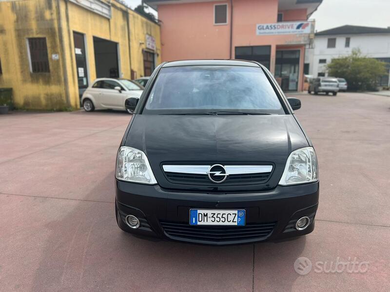 Usato 2007 Opel Meriva 1.6 Benzin 105 CV (2.700 €)