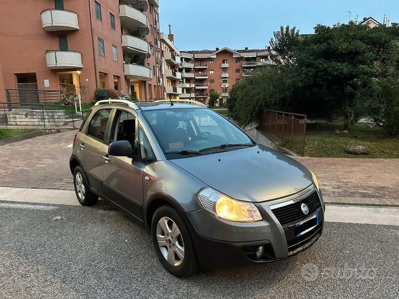 Usata Fiat Sedici Dynamic 120 CV (88 kW) 2009 Grigio SUV